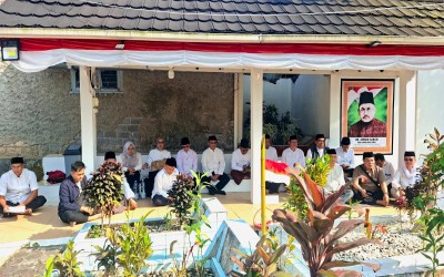 Napak Tilas Perjuangan Bangsa: Sinergi Kepala MAN 1 dan Kemenag Kota Sukabumi Warnai Ziarah KH. Ahmad Sanusi