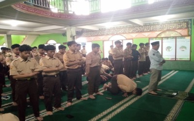 Menjemput Berkah Pagi: MAN 1 Kota Sukabumi Istiqamah Gelar Pembiasaan Ibadah di Masjid
