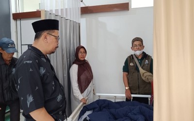 Merajut Kepedulian dan Doa, MAN 1 Kota Sukabumi Jenguk Istri Guru yang Dirawat