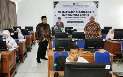 Kepala Seksi Pendidikan Madrasah Lakukan Monev OMI Hari Kedua Sesi 3 di MAN 1 Kota Sukabumi