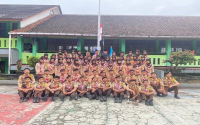 Logo Ambalan, Tanda Ikatan Hati: Anggota Baru Pramuka MAN 1 Kota Sukabumi Resmi Dikukuhkan