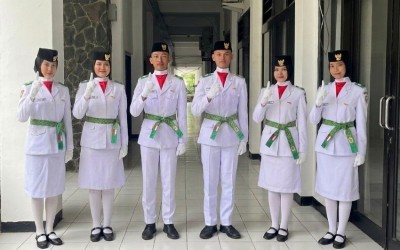 Enam Alumni Paskibraka Kota Sukabumi dari MAN 1 Kota Sukabumi Ikuti Upacara Hari Lahir Pancasila Tahun 2026