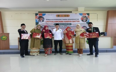 Dedikasi dan Loyalitas Tinggi, Enam ASN MAN 1 Kota Sukabumi Terima Satyalancana Karya Satya 20 Tahun