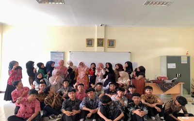 MAN 1 Kota Sukabumi Ajak Sivitas Akademika Kenakan Batik dalam Peringatan Hari Batik Nasional 2025