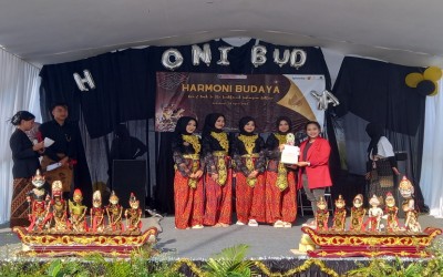 Di Momen Hari Tari Sedunia, Pelajar Madrasah Sukabumi Juarai Lomba Tari di Kampus Ternama