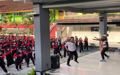 Gerak Bersama, Sehat Bersama: MAN 1 Kota Sukabumi Tanamkan Semangat Hidup Sehat Lewat Senam Pagi