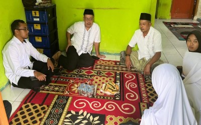 Menguatkan dalam Kehilangan, Keluarga Besar MAN 1 Kota Sukabumi Laksanakan Takziah