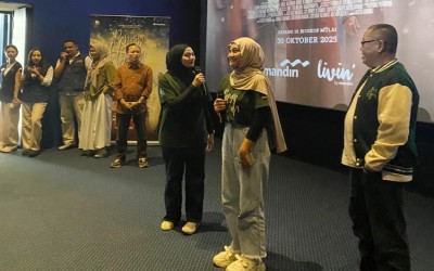 Satu Panggung, Dua Suara Hati: Raihana MAN 1 Kota Sukabumi Duet dengan Nadzira Shafa di Gala Premier ‘Pengin Hijrah'