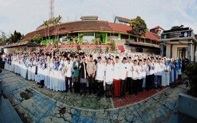 MAN 1 Kota Sukabumi Gelar Apel Hari Santri 2025: Santri Siaga Jiwa Raga, Madrasah Siap Mencetak Generasi Tangguh