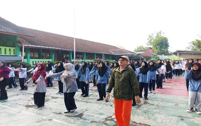 Sehat Bareng, Semangat Bareng, Warga MAN 1 Kota Sukabumi Kompak Ikuti Senam Pagi Rutin Demi Tubuh Bugar & Jiwa Gembira