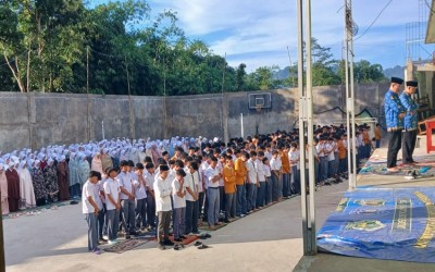 Doa Mengalir untuk Guru Tercinta: MAN 1 Kota Sukabumi Gelar Sholat Ghaib untuk Drs. Ujang Rudi