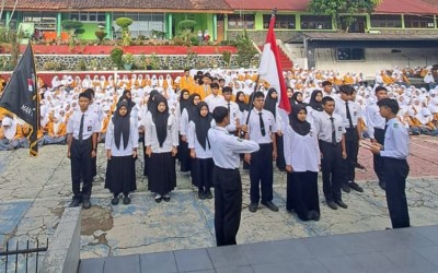 Regenerasi Berjalan, Prestasi Berlanjut: MAN 1 Kota Sukabumi Lantik Pengurus OSIS, MPK, dan Ekstrakurikuler 2025/2026