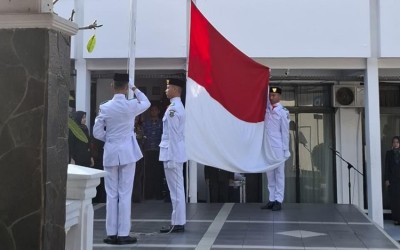 Menginspirasi Negeri, Dua Siswa MAN 1 Kota Sukabumi Kibarkan Merah Putih di Harkitnas ke-118 Tingkat Kota