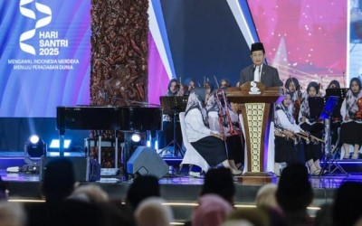 Cahaya Santri Menyinari Negeri: Kepala MAN 1 Kota Sukabumi Hadiri Malam Bakti Santri Untuk Negeri