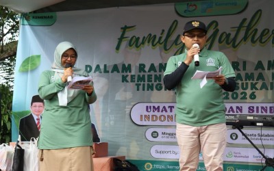 Guru MAN 1 Kota Sukabumi Dipercaya Menjadi MC Family Gathering HAB Kemenag ke-80 Tingkat Kota