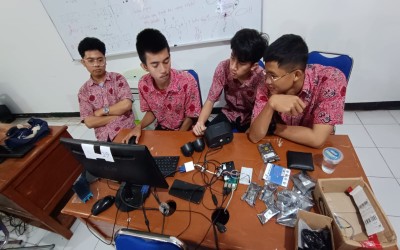 Mengintip Kegiatan Tim “Fariesa” MAN 1 Kota Sukabumi Jelang Semifinal Samsung Solve for Tomorrow 2025