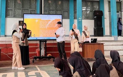 Siswi MAN 1 Kota Sukabumi Gaungkan PABERSUARA, Teguhkan Komitmen Cegah Bullying dan Stunting di Cibadak Sukabumi