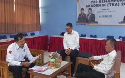 Pengawas Madrasah Aliyah Monitoring Hari Kedua Pelaksanaan Tes Kemampuan Akademik (TKA) di MAN 1 Kota Sukabumi