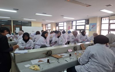 Bangun Cita-Cita Jadi Apoteker Muda, Delegasi MAN 1 Kota Sukabumi Sukseskan Pharmacy Open House Program