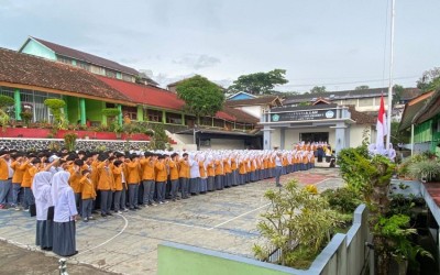 Tumbuhkan Nasionalisme dan Disiplin, MAN 1 Kota Sukabumi Laksanakan Upacara Bendera