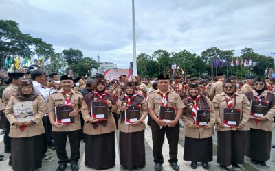 Pengabdian Berbuah Prestasi, Pembina Pramuka MAN 1 Kota Sukabumi Raih Lencana Pancawarsa