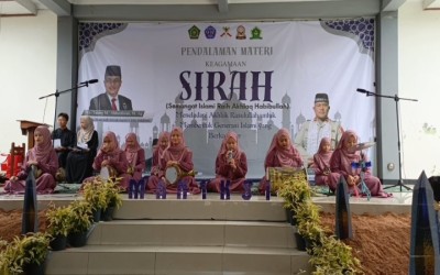 Tim Marawis Fathun Najah MAN 1 Kota Sukabumi Iringi Khidmatnya Peringatan Maulid Nabi Muhammad SAW