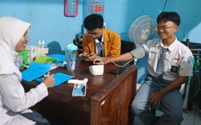 Peduli Kesehatan Sejak Dini, Tim KKR MAN 1 Kota Sukabumi Gelar Cek Kesehatan Rutin