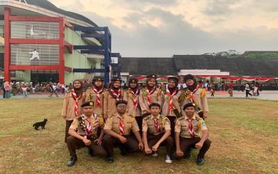 Pramuka MAN 1 Kota Sukabumi Hadiri Gelar Senja dan Upacara Penurunan Bendera Merah Putih