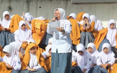 Ketika Puisi Menjadi Bahasa Emosi: Widi Ulfia Putri Persembahkan Karya untuk Guru
