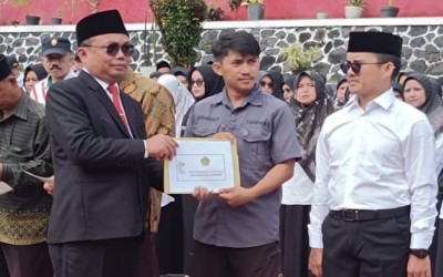 Dedikasi yang Diapresiasi, Guru dan Tendik Honorer MAN 1 Kota Sukabumi Raih Penghargaan Kemenag Kota