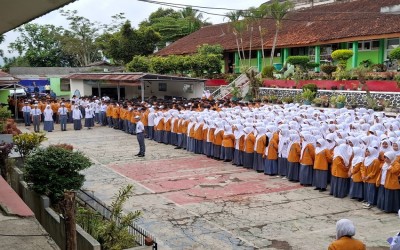 Tiga Momen Satu Semangat: MAN 1 Kota Sukabumi Gelar Upacara Penuh Makna dan Kebanggaan