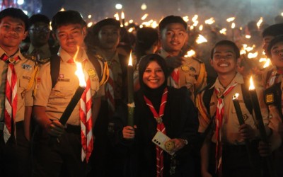Semarak Peringatan Kemerdekaan, Pramuka MAN 1 Kota Sukabumi Hadir dalam Upacara Taptu dan Pawai Obor