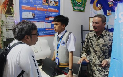 Dewan Juri Sambangi Stand MAN 1 Kota Sukabumi: Proyek 'SMALLOW' Tuai Apresiasi di OMI Nasional 2025