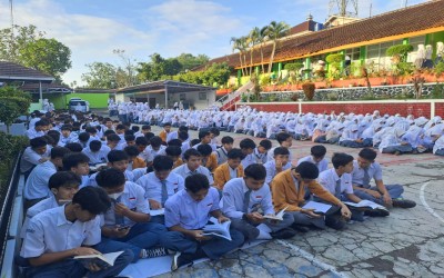 Menumbuhkan Budaya Baca Sejak Pagi, MAN 1 Kota Sukabumi Sukseskan Pembiasaan Literasi Selasa Pagi