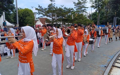 Marching Band “Gita Suara Alnesa” MAN 1 Kota Sukabumi Meriahkan Sukabumi Costume Carnaval HUT ke-80 RI Live di ANTV