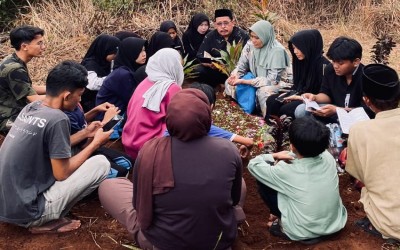 Solidaritas Tanpa Batas, Keluarga Besar MAN 1 Kota Sukabumi Laksanakan Takziah ke Rumah Duka