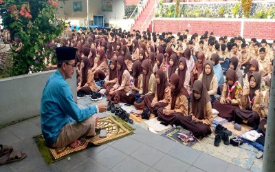 Kamis Pagi yang Cerah, Ibadah yang Tuma’ninah: MAN 1 Kota Sukabumi Istiqamah Gelar Pembiasaan Keagamaan