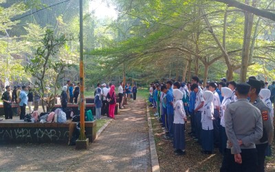 Jaga Kelestarian Alam: MAN 1 Kota Sukabumi Bersama Pelajar SMP/SMA se-Kota Sukabumi Gelar Aksi Ekologi di Hutan Kota