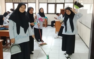 Wujudkan Madrasah Bersih: MAN 1 Kota Sukabumi Gelar Program JURASIK Setiap Jumat