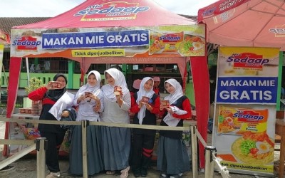 Sinergi Berlanjut, MAN 1 Kota Sukabumi dan Mie Sedaap Berbagi Keceriaan untuk Siswa