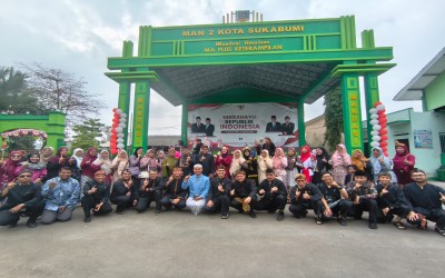 Semarak HUT RI ke-81: Guru dan Tendik MAN 1 Kota Sukabumi Meriahkan Lomba Busana Adat Kemenag di MAN 2