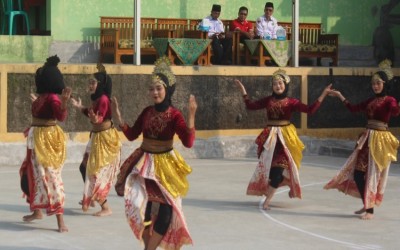Tampil Anggun dan Penuh Energi, Seni Tari Ramathirtha MAN 1 Kota Sukabumi Memukau Penonton SPORTIVA