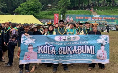 Semarak Kebersamaan: Pramuka MAN 1 Kota Sukabumi di Devile Penutupan Kemah Harmoni Beragama IV