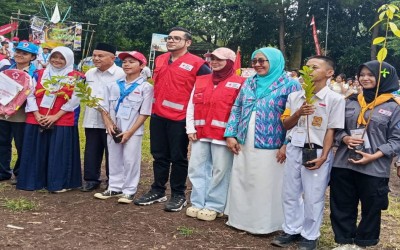 PMR MAN 1 Kota Sukabumi Terima Pohon Secara Simbolis dari Wakil Wali Kota pada JUMBARA 2025