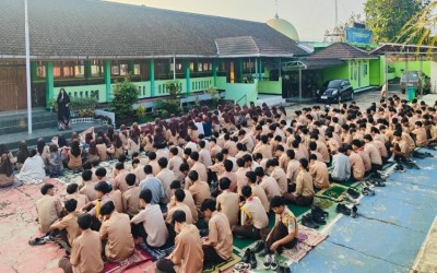 PEKA IBADAH MAN 1 Kota Sukabumi: Menanamkan Istiqomah dan Akhlak Mulia Sejak Dini