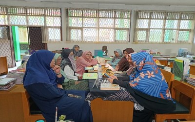 Pagi yang Penuh Berkah - Guru Akhwat MAN 1 Kota Sukabumi Awali Hari dengan Tilawah dan Kajian Jumat