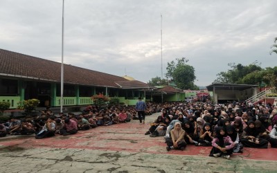 Budayakan Membaca Sejak Pagi: MAN 1 Kota Sukabumi Hidupkan Semangat Literasi di Lapangan Madrasah